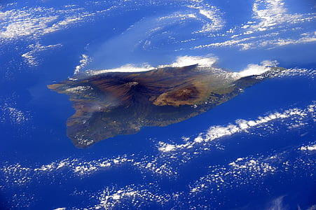 aerial view of island thumbnail