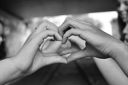 heart hand gesture thumbnail