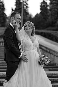 Woman Holding Man's Cheek thumbnail