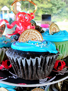 black and blue cupcake thumbnail