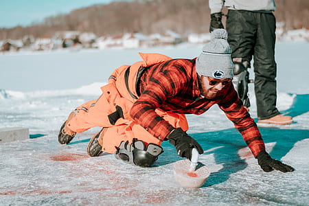 man wearing orange jacket and black knee pads slipping in ice thumbnail