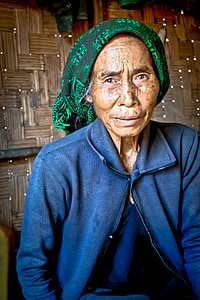 woman sitting beside brown wall thumbnail