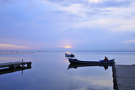 silhouette of person ride on boat thumbnail