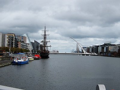Samuel Beckett Bridge thumbnail