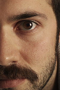 man's eye thumbnail