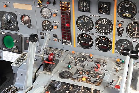gray and black gauge interior thumbnail