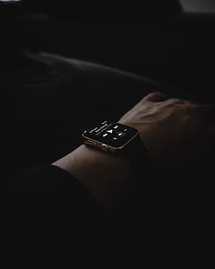 person wearing Apple Watch thumbnail