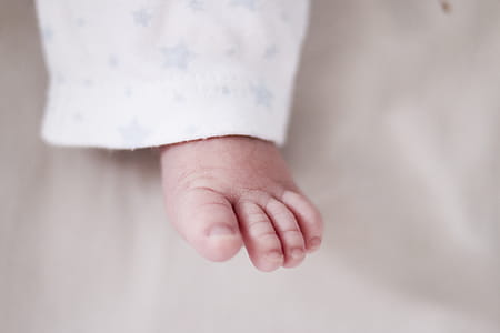 Close-Up Photo of Baby's Left Foot thumbnail