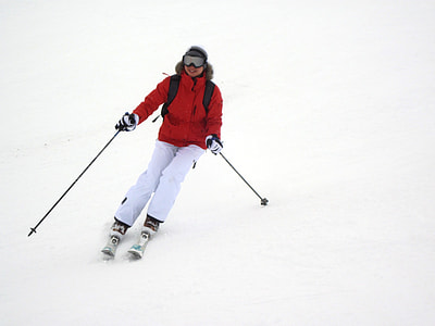 woman snow skiing thumbnail