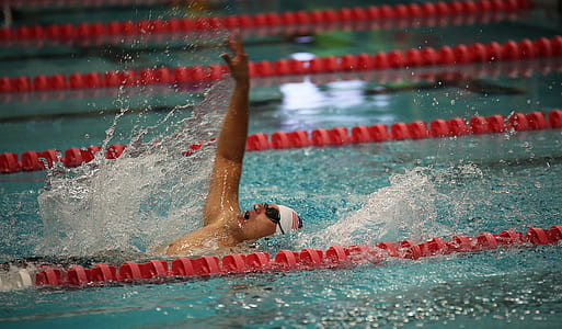man doing backstroke swim thumbnail