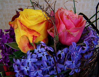 Colorful Bouquet, Yellow And Pink Roses thumbnail
