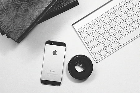 closeup photo of space gray iPhone 5s thumbnail