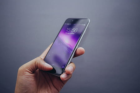 person holding space gray iPhone 6 thumbnail
