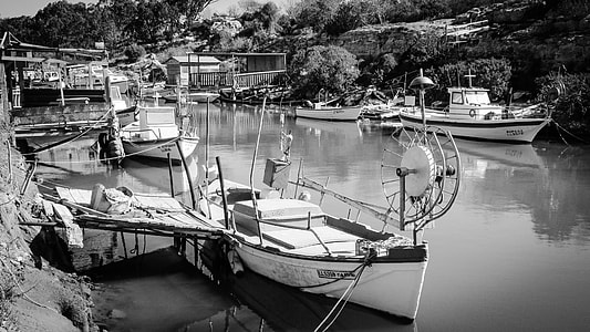 Fishing Boat, Fishing Shelter thumbnail