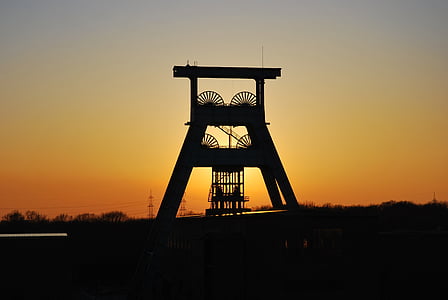 silhouette photo of building thumbnail