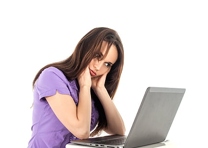 woman looking at laptop thumbnail