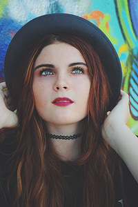women's black hat thumbnail