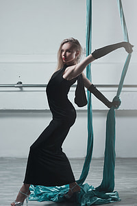 woman wearing black sleeveless dress thumbnail
