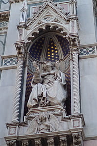 Ornate Statue of Person in Robes thumbnail
