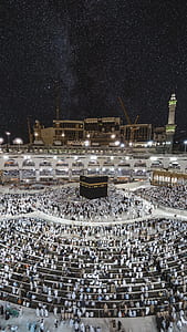 Grand Mosque of Mecca during nighttime thumbnail