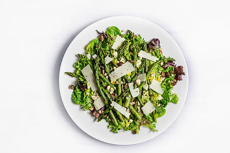 string beans on white ceramic plate thumbnail