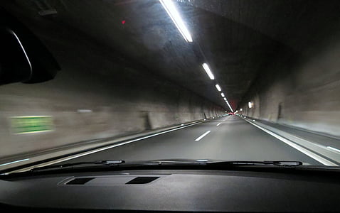 vehicle in tunnel thumbnail