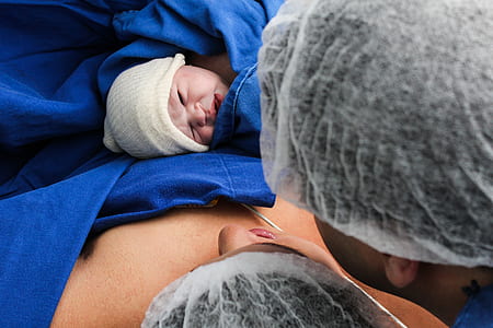 photo of woman giving birth thumbnail