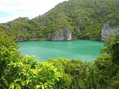 lake in middle of mountain thumbnail
