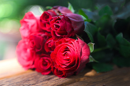 bouquet of rose on brown wooden surface thumbnail