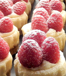 Raspberry Mini Cheese Cakes, Fresh Fruit thumbnail