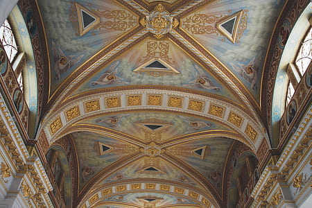 worm's eye view of cathedral thumbnail