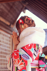 woman in red white blue and pink kimono thumbnail