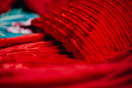 Details of romantic red bedding thumbnail