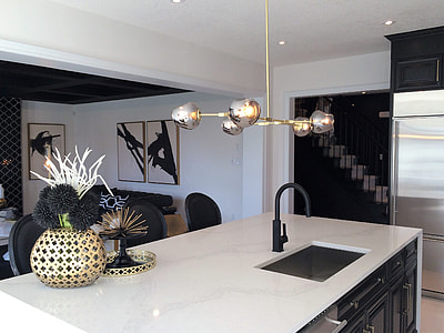 white marble kitchen island thumbnail