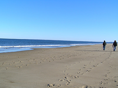 two people walking at the seashore thumbnail