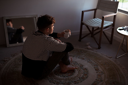 man drinking coffee indoor thumbnail
