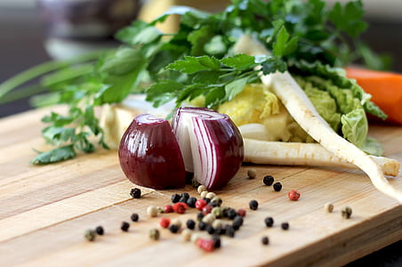 brown onion and black pepper and green leaf vegetable thumbnail