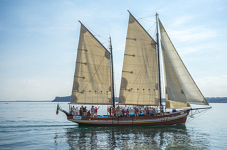 people on sailing ship thumbnail