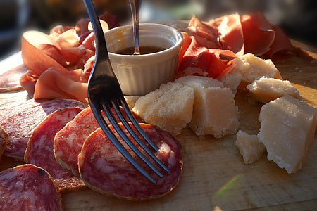 pepperoni and sauce thumbnail