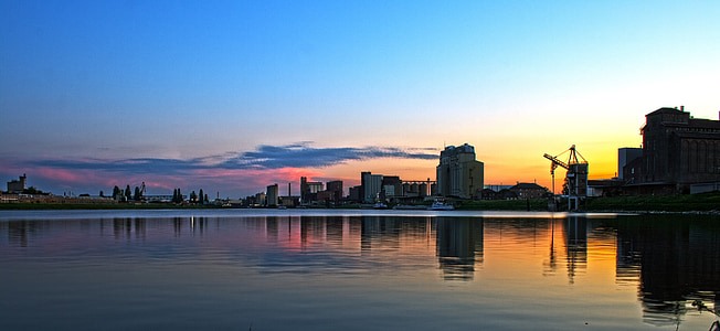 cityscape photography of high-rise buildings with body of water thumbnail