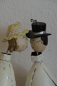 two man and woman figurines thumbnail