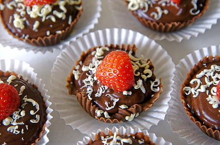 chocolate strawberry muffin thumbnail