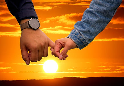 couple holding their hands thumbnail