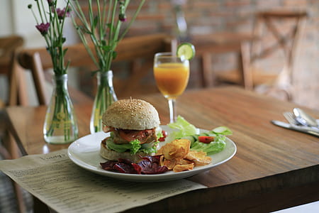 hamburger on plate thumbnail