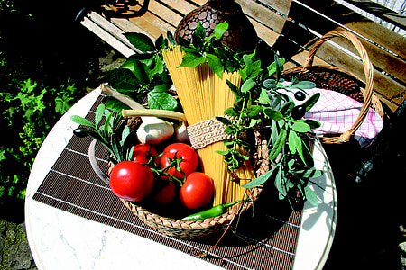 tomato and pasta noodles in basket thumbnail
