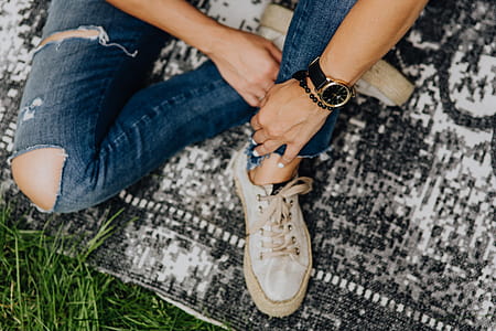 Close up fashion details - stylish young woman thumbnail