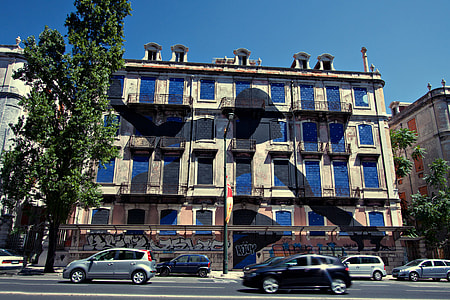 Wide-angle shot of a mural on a building in Lisbon, Portugal thumbnail