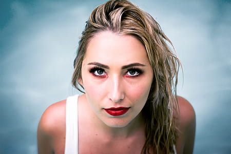 closeup photography of woman at daytime thumbnail
