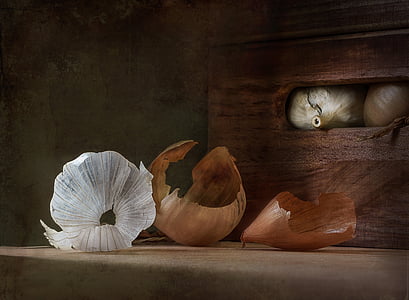 brown and white onion peels thumbnail