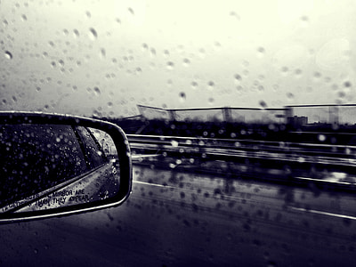 water droplets on car window thumbnail